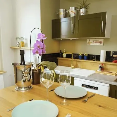 Au Ptit Bouchon - Stationnement Gratuit Dans La Rue Appartement Reims Buitenkant foto